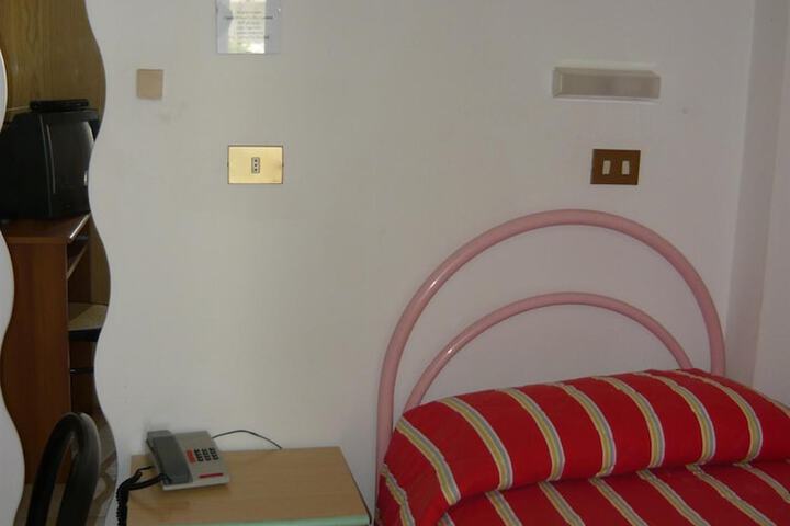 Room 20 of 66