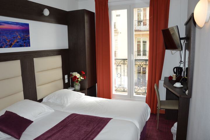 Room 14 of 34