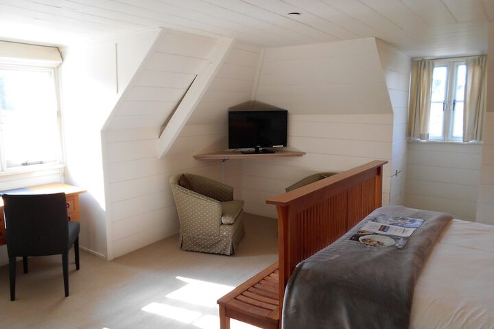Room 11 of 36