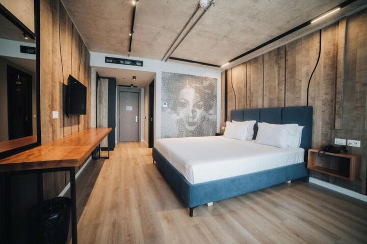 Room 8 of 44
