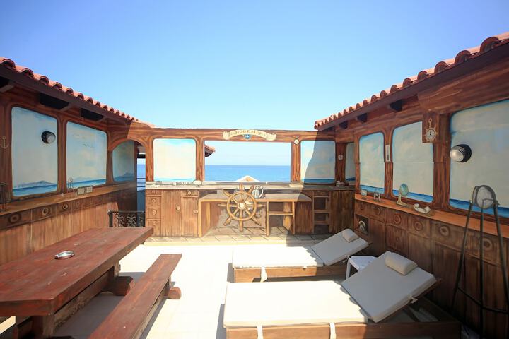 Sundeck 81 of 87