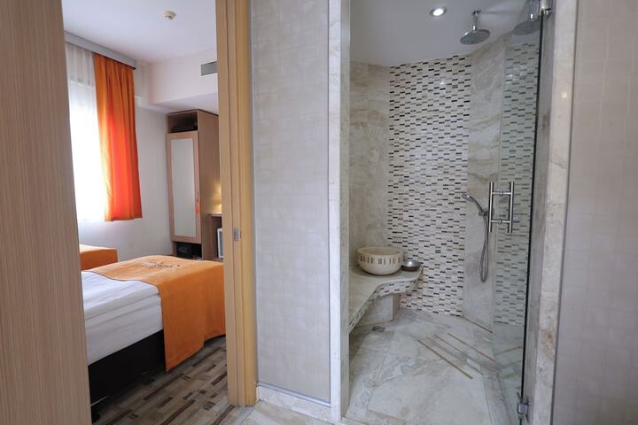 Room 18 of 54