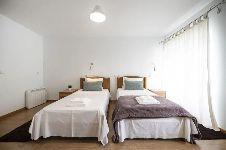 Room 6 of 13
