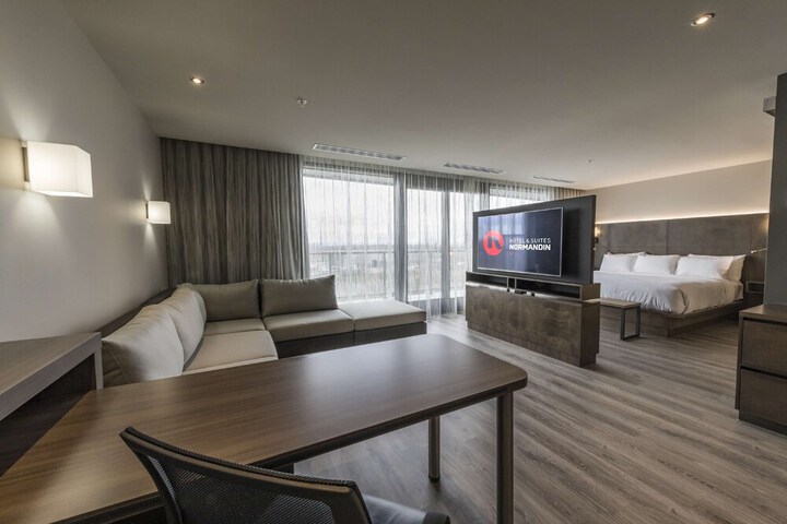Room 34 of 104