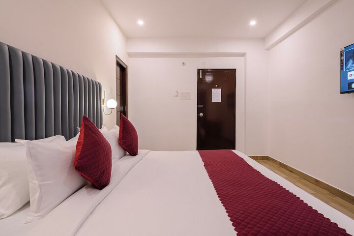 Room 33 of 48