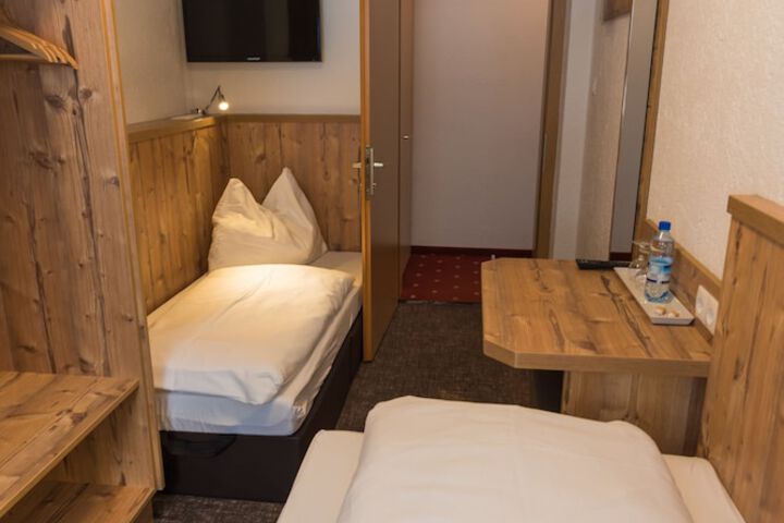 Room 7 of 95