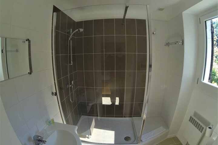 Room 14 of 27
