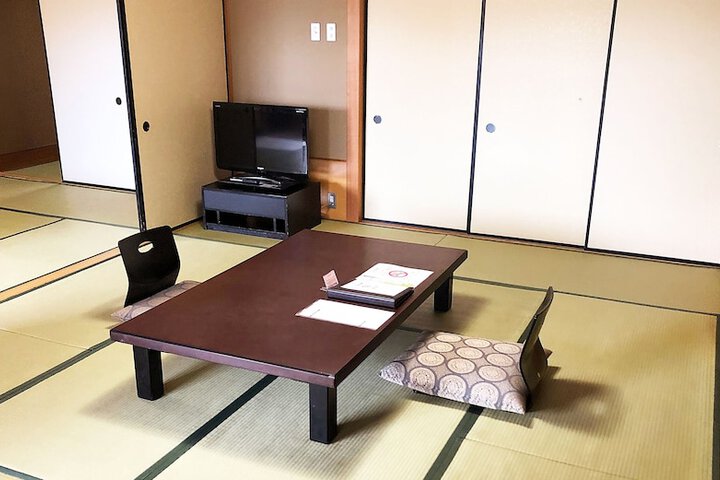 Room 13 of 50