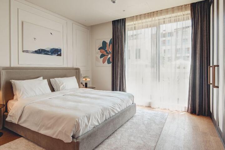 Room 20 of 198