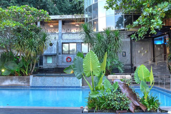 Pools & Facilities