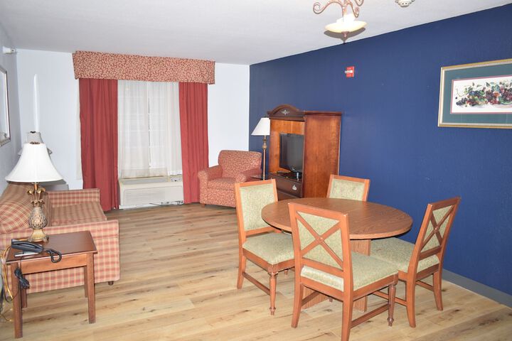 1 King Bed Studio Suite (18 of 23)