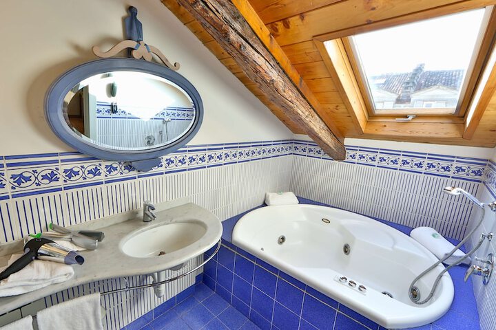 Jetted tub