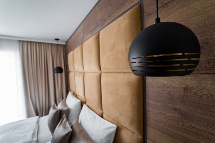 Room 10 of 93