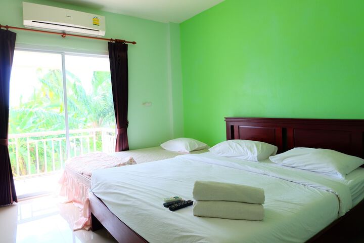 Room 9 of 20