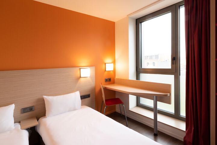 Room 6 of 84