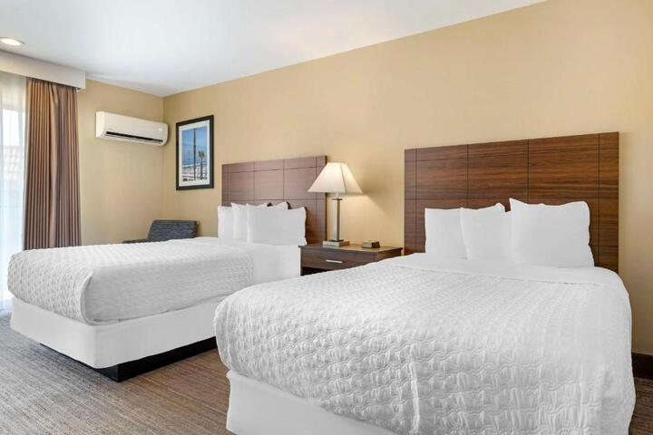 2 Double Beds (8 of 12)