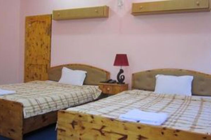 Room 10 of 25