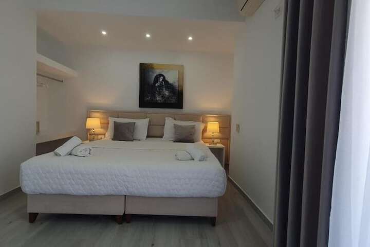 Room 35 of 106