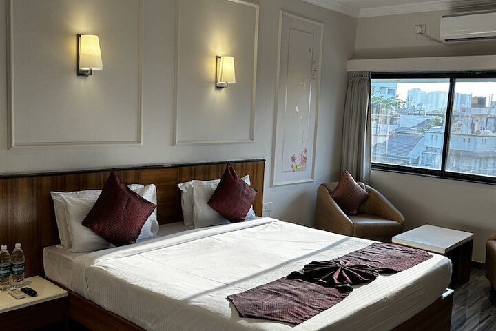 Room 9 of 34