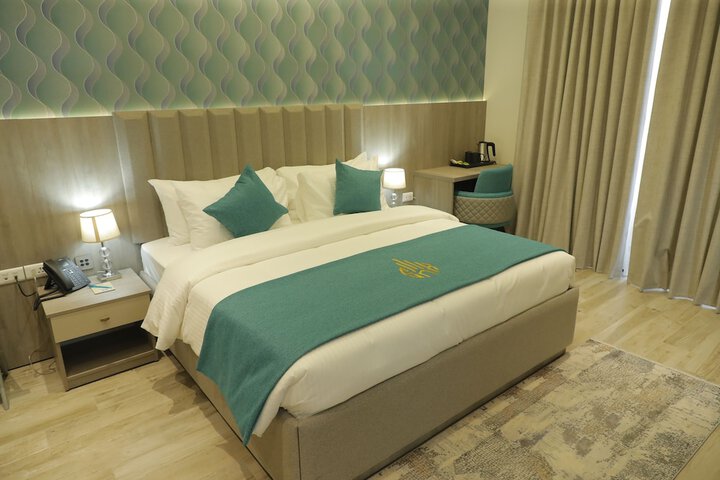 Room 9 of 42