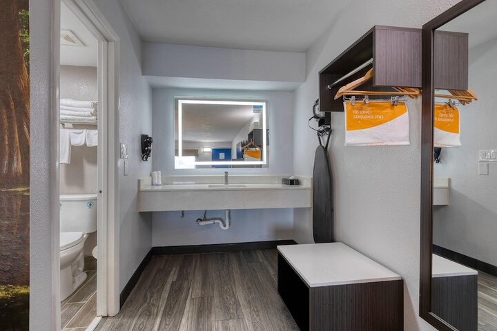 Room 47 of 81