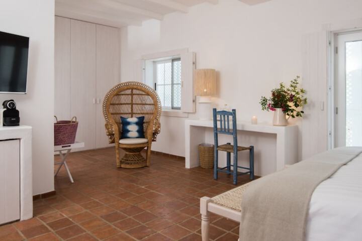 Room 35 of 275