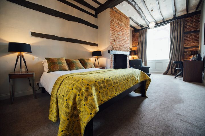 Room 16 of 62