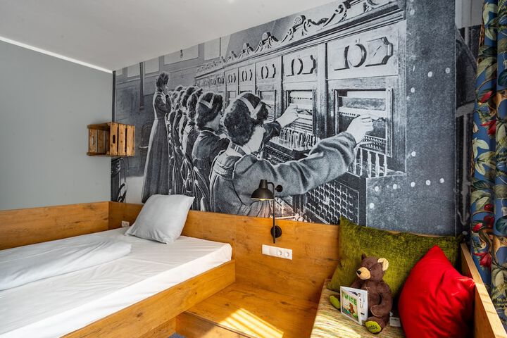 Room 25 of 84