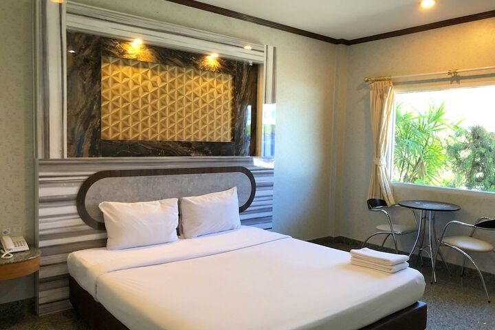 Room 12 of 38