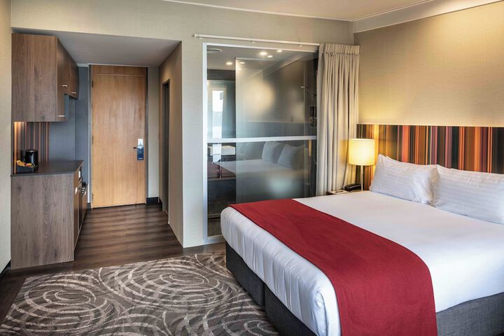 Room 31 of 100