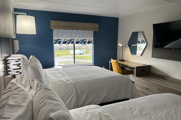 Standard 2 Queen Beds Accessible (12 of 16)