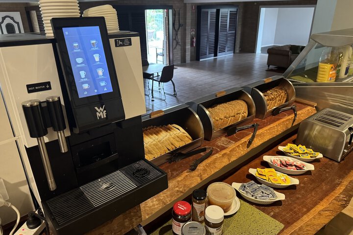 Breakfast/Coffee Service 93 of 123