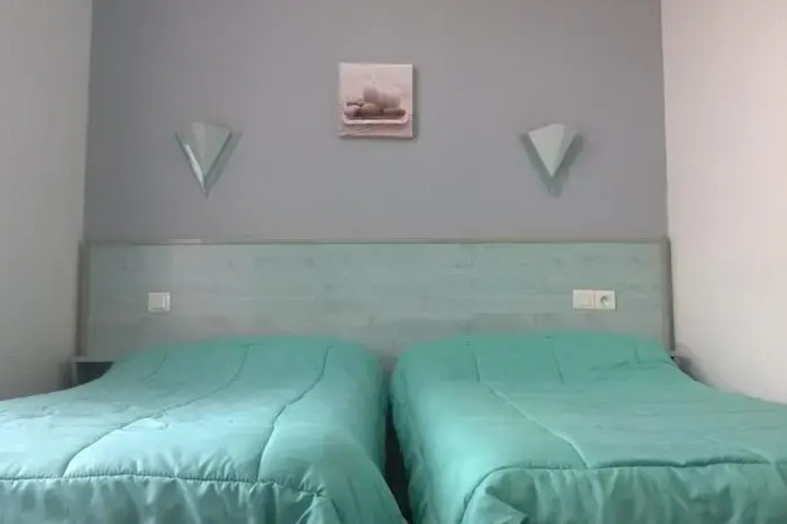 Room 2 of 9