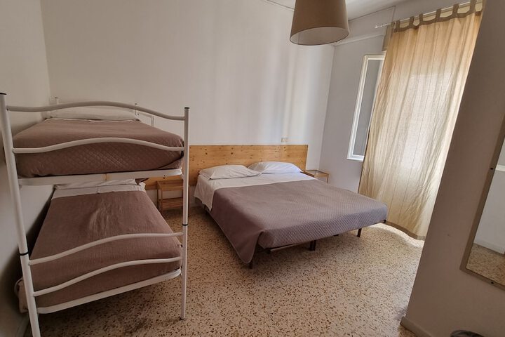 Room 4 of 7