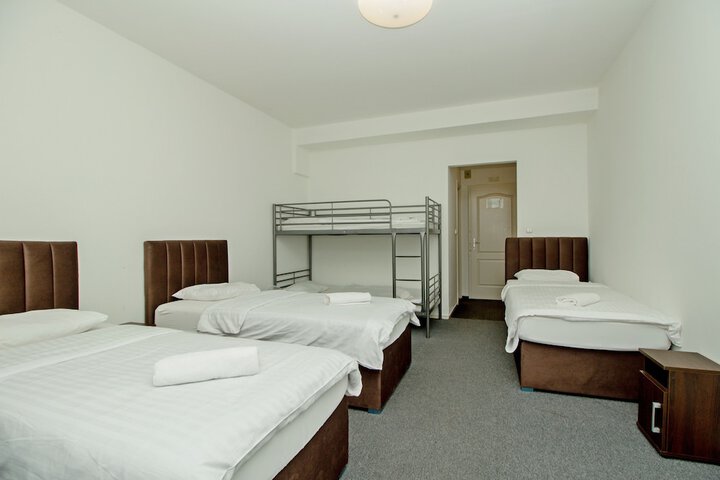 Room 10 of 31