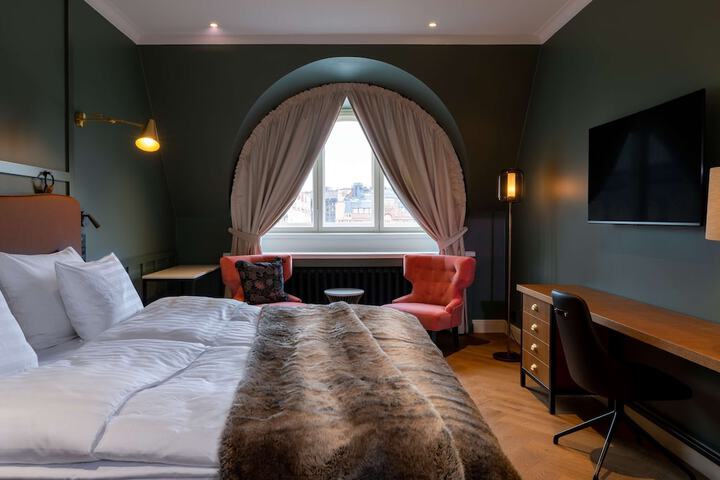 Room 15 of 76