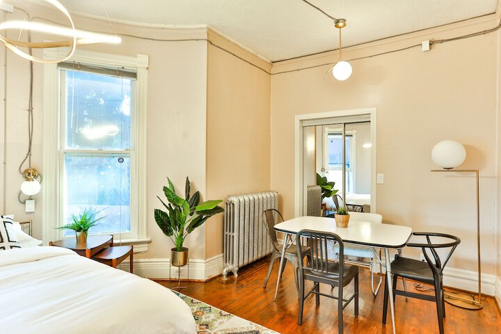 Room 6 of 70