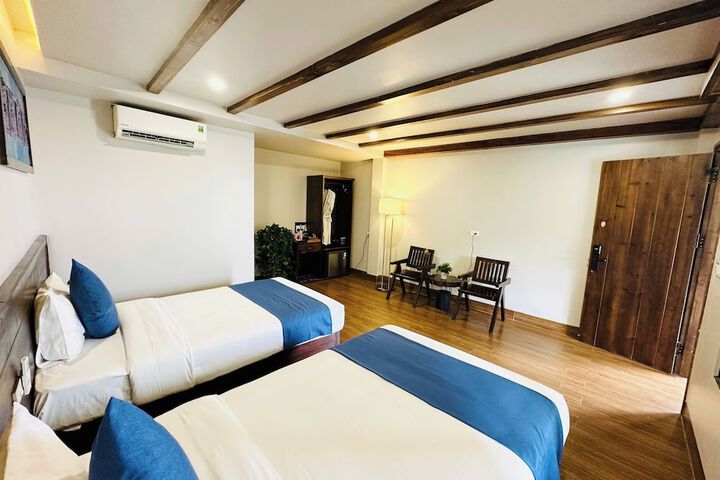 Room 28 of 105