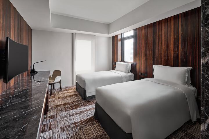 Room 8 of 42