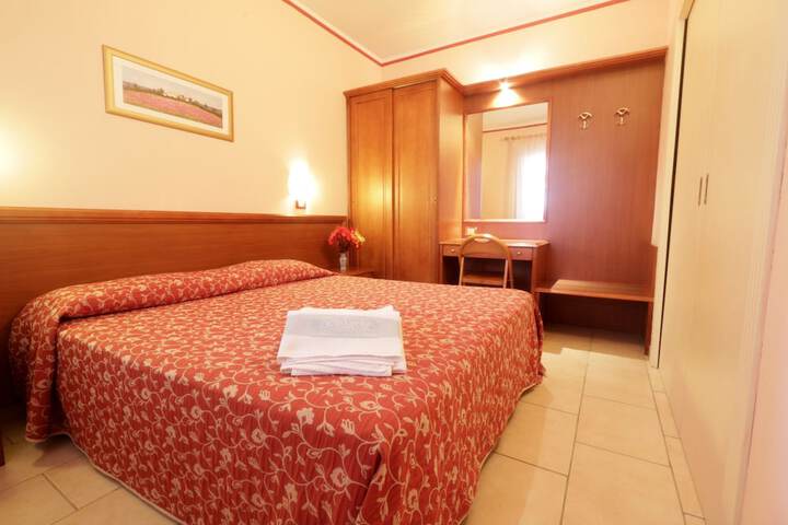 Room 3 of 32