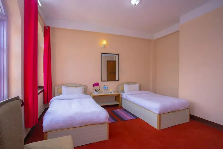 Room 4 of 18