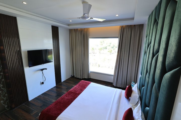 Room 50 of 75