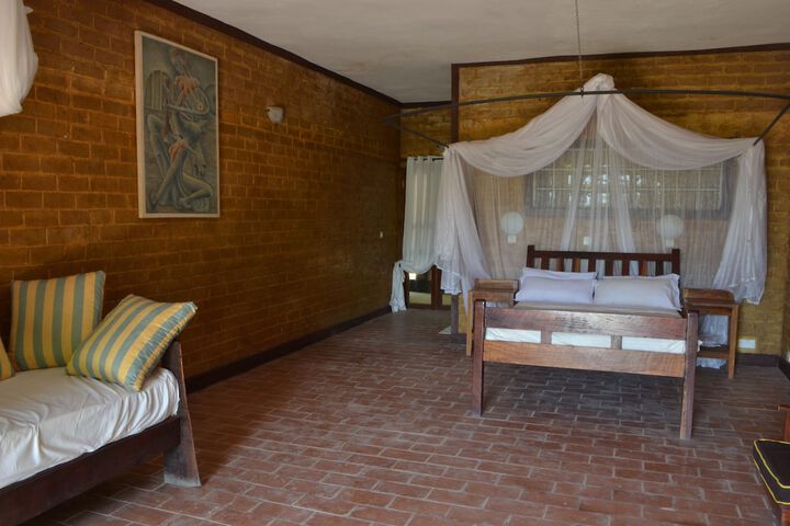 Room 2 of 5