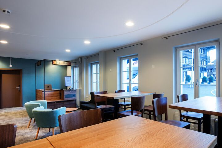 Lobby lounge