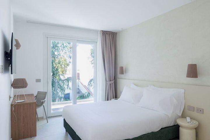 Room 6 of 20