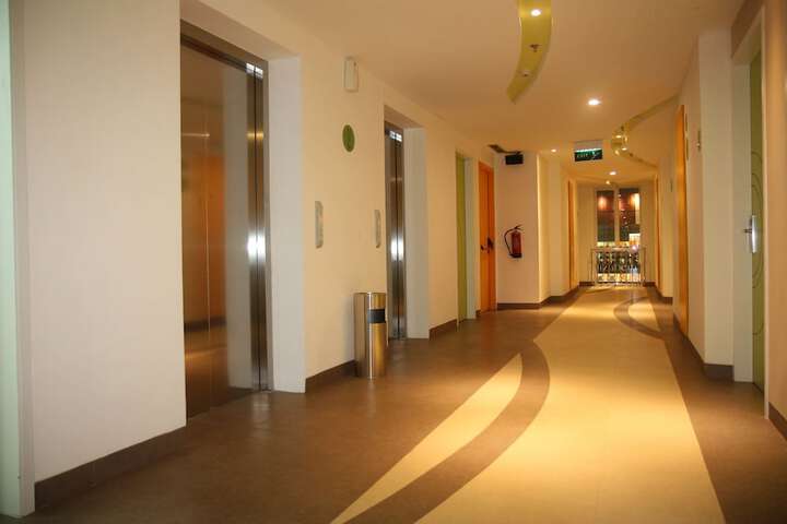 Ballroom/Hall 27 of 32