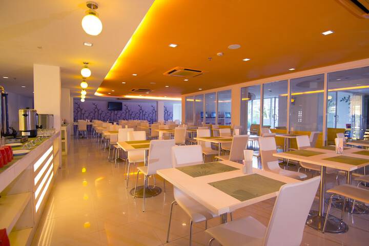 Dining 77 of 90