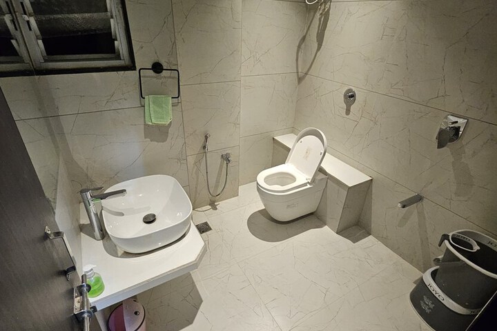 Room 34 of 36