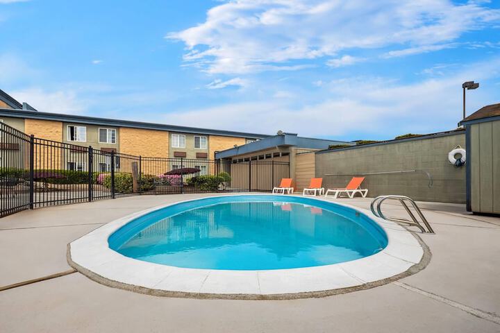 Pool 40 of 46