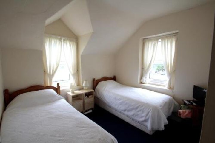 Room 5 of 8